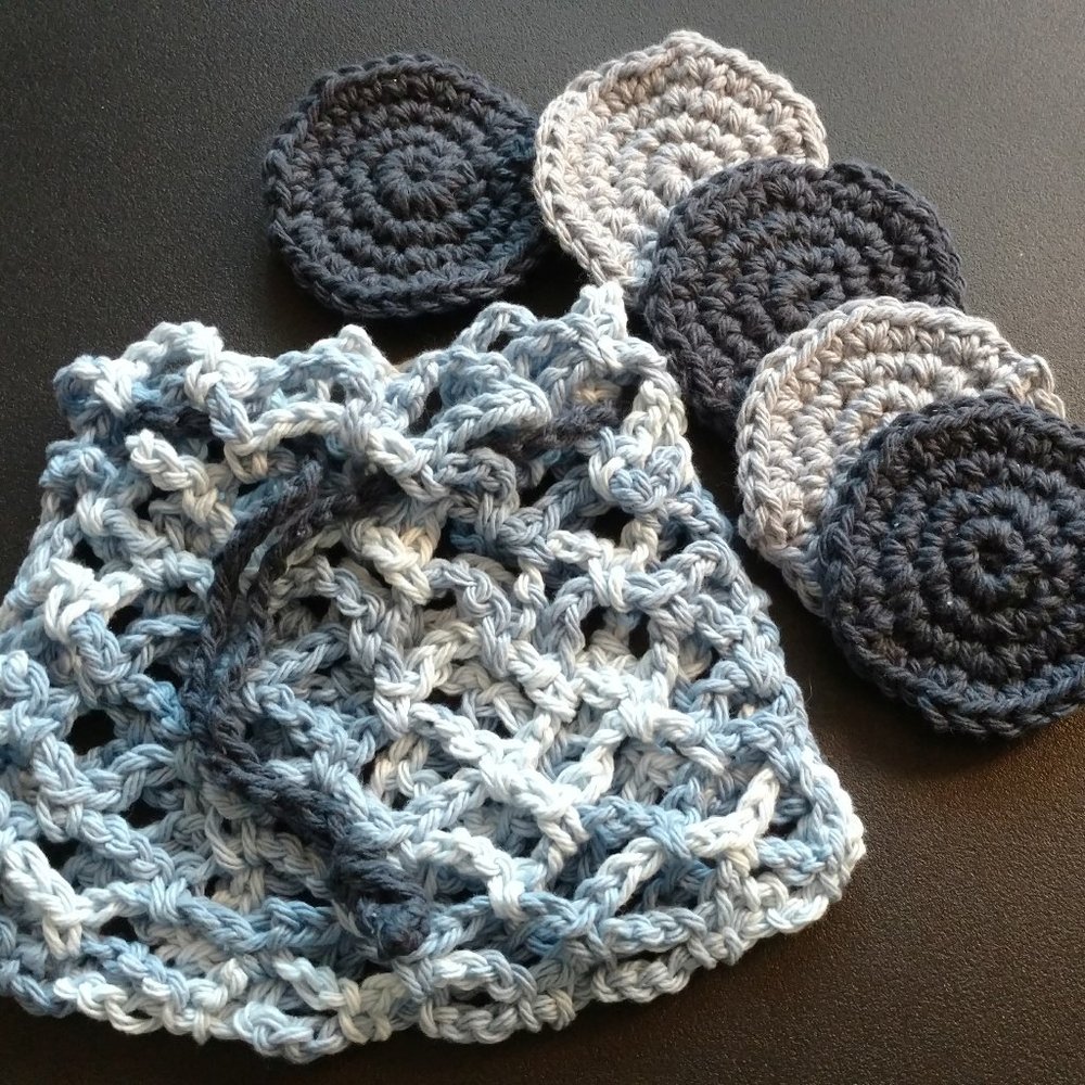 Face Scrubbies w/finger holds & Laundering Bag